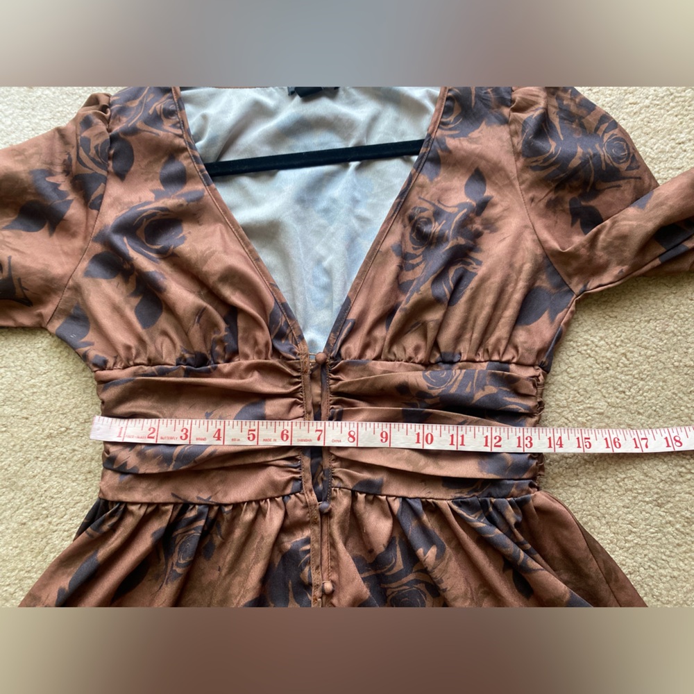 Pretty Little Thing brown cinched waist floral digital rose dress button down - Picture 17 of 17